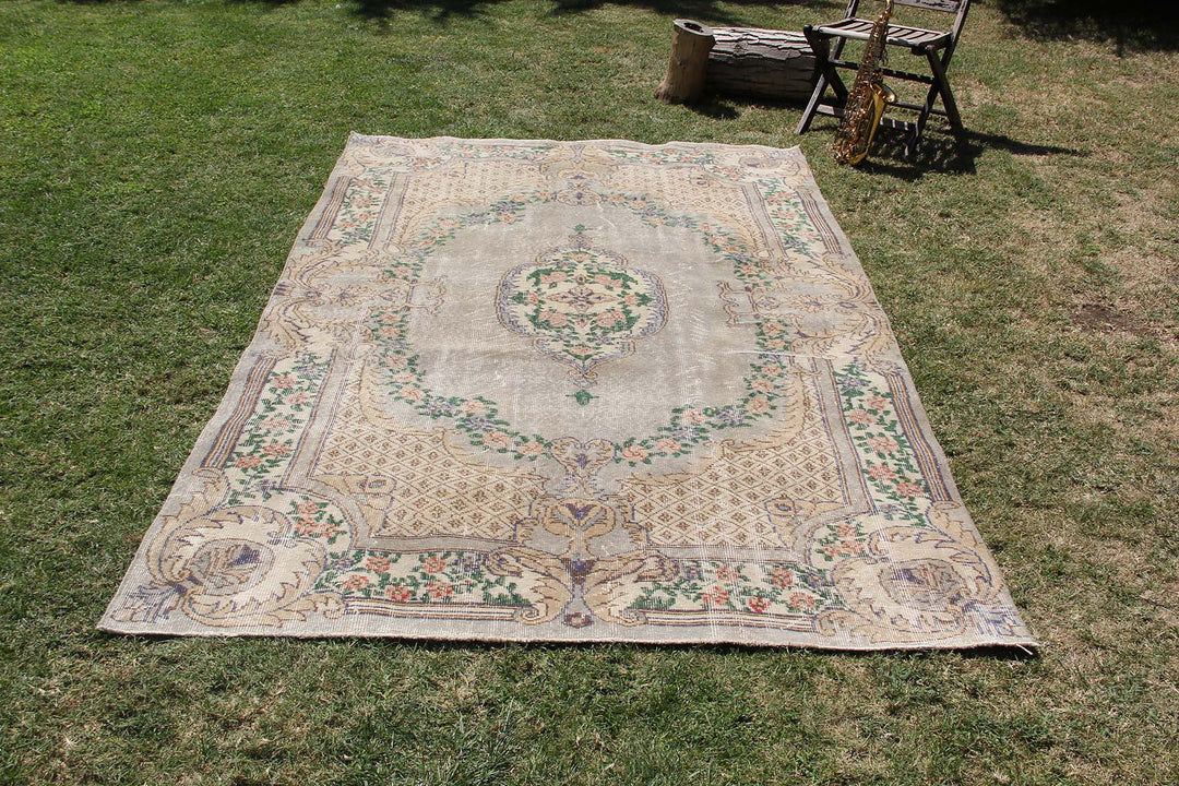 Vintage Handmade Unique Rug  5'5'' X 8'9''