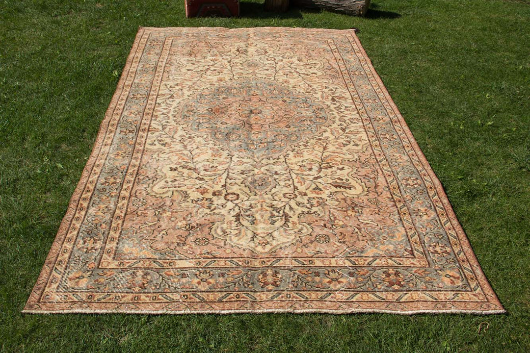 Vintage Handmade Unique Rug  5'2'' X 9'5''
