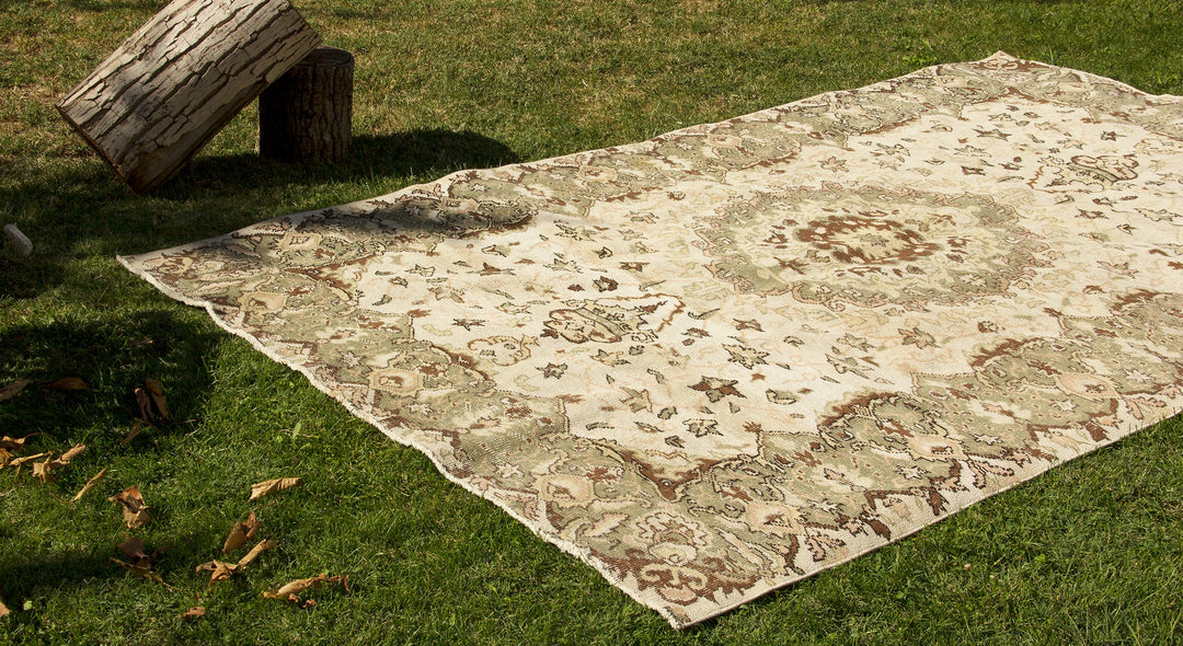 Vintage Handmade Unique Rug  5'6'' X 8'11''