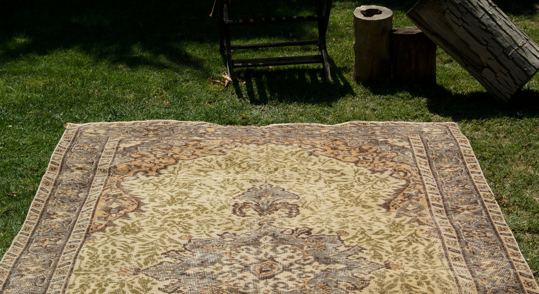 Vintage Handmade Unique Rug  5'1'' X 8'5''