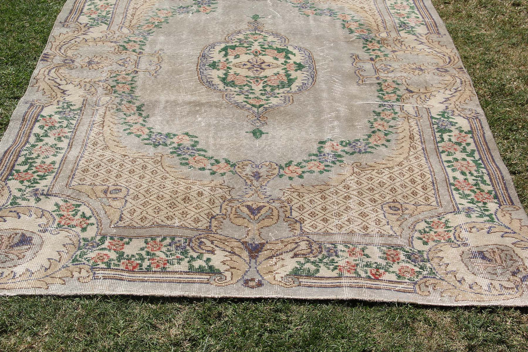 Vintage Handmade Unique Rug  5'5'' X 8'9''
