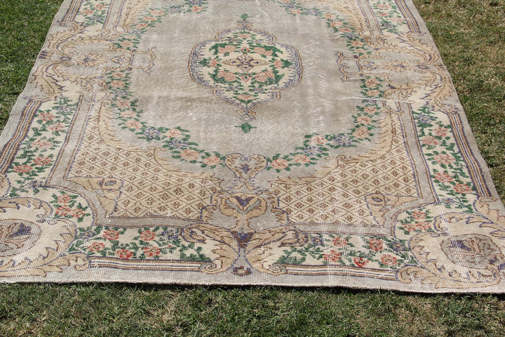 Vintage Handmade Unique Rug  5'5'' X 8'9''