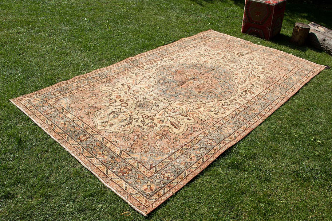 Vintage Handmade Unique Rug  5'2'' X 9'5''