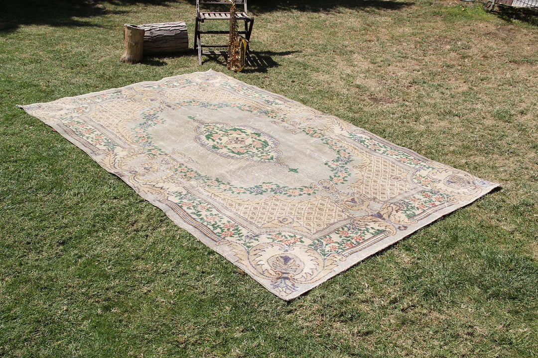 Vintage Handmade Unique Rug  5'5'' X 8'9''
