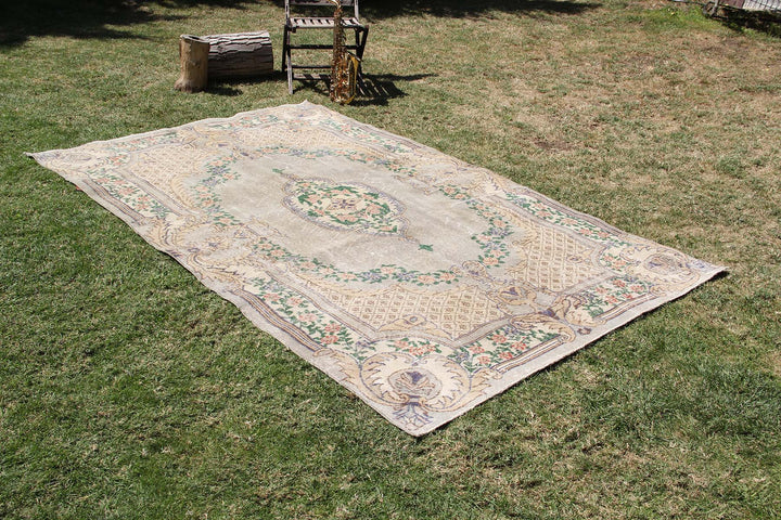 Vintage Handmade Unique Rug  5'5'' X 8'9''