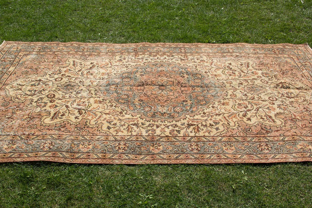 Vintage Handmade Unique Rug  5'2'' X 9'5''