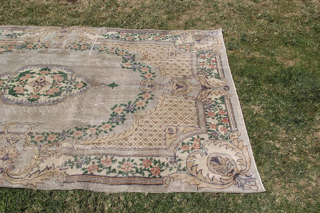 Vintage Handmade Unique Rug  5'5'' X 8'9''
