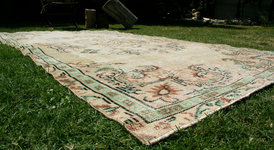 Vintage Handmade Unique Rug  4'11'' X 8'6''