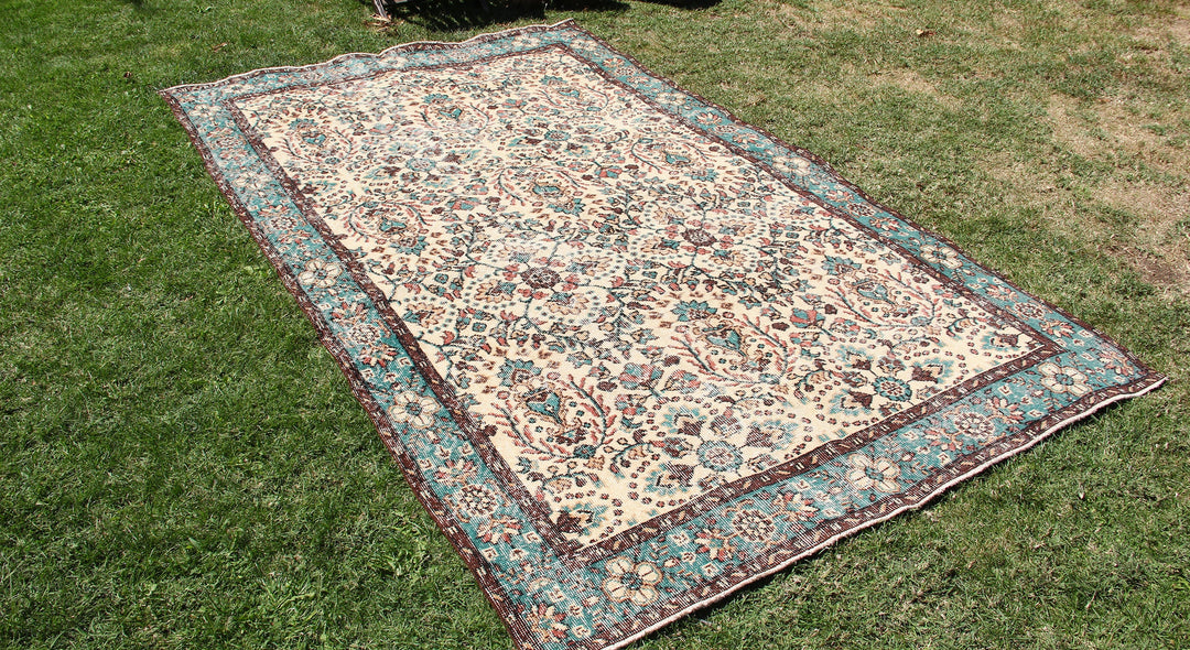 Vintage Handmade Unique Rug  5'5'' X 9'1''