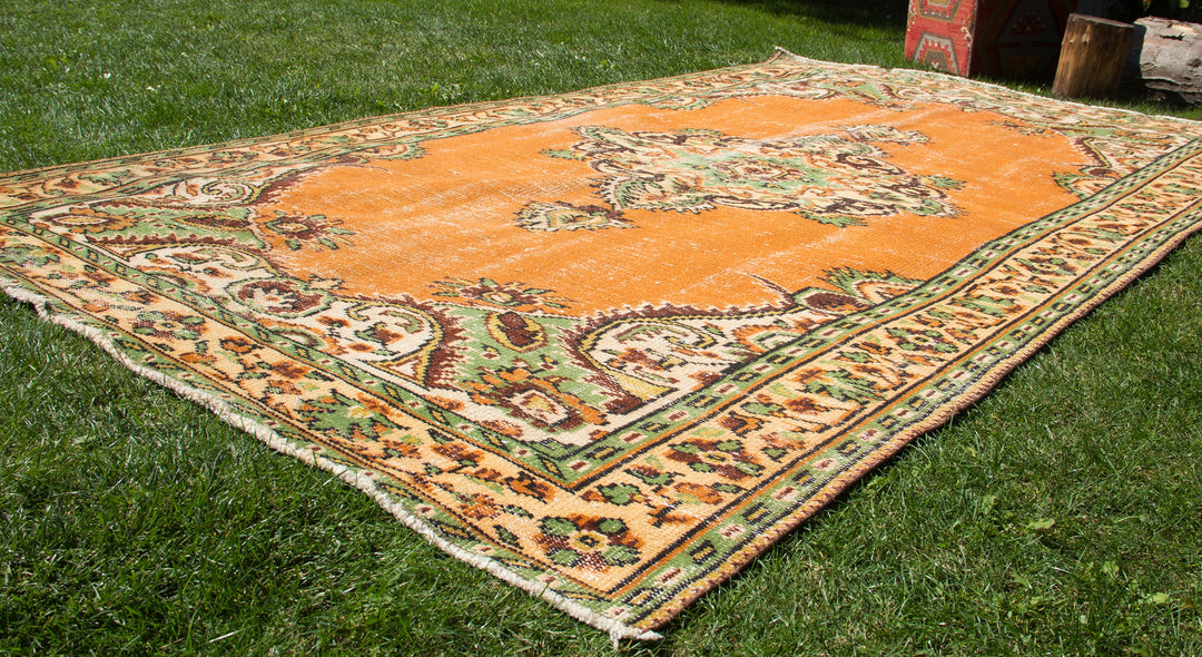 Vintage Handmade Unique Rug  5'5'' X 9'7''