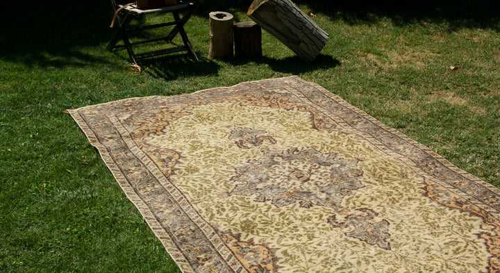 Vintage Handmade Unique Rug  5'1'' X 8'5''