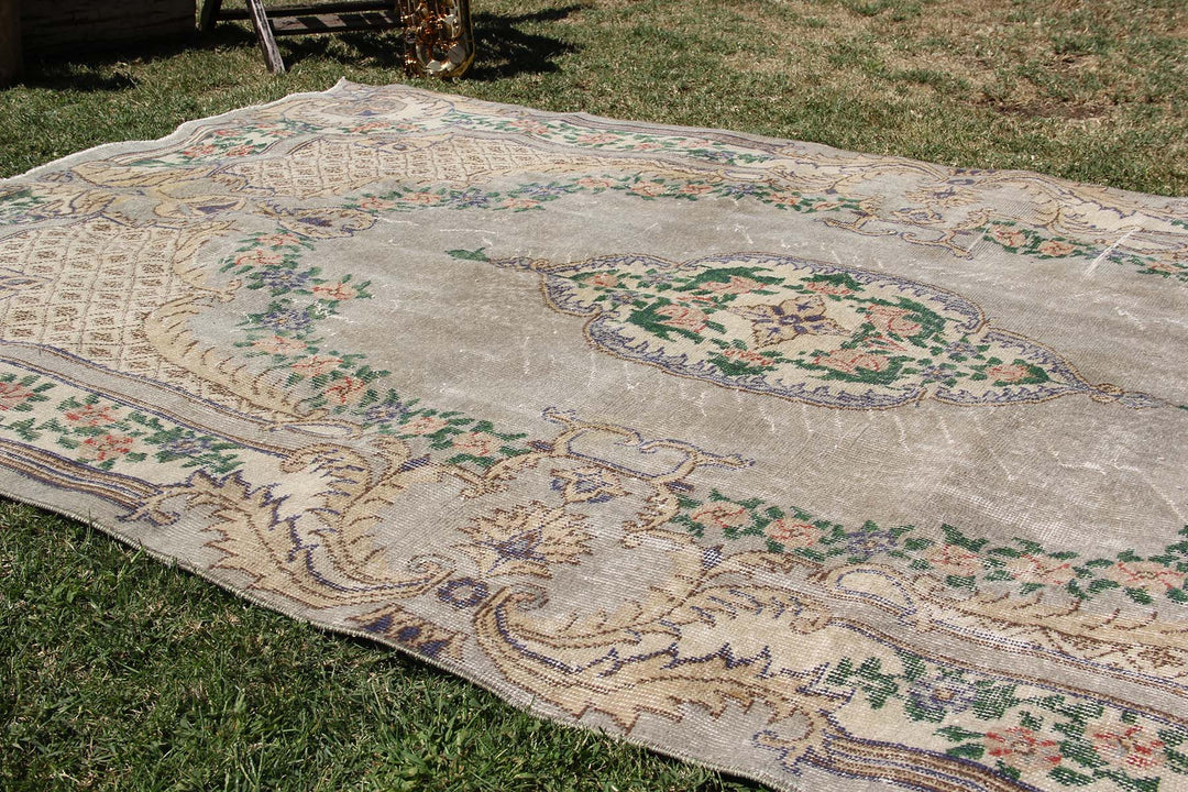 Vintage Handmade Unique Rug  5'5'' X 8'9''