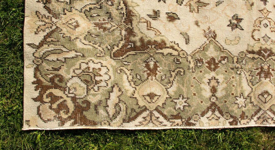 Vintage Handmade Unique Rug  5'6'' X 8'11''