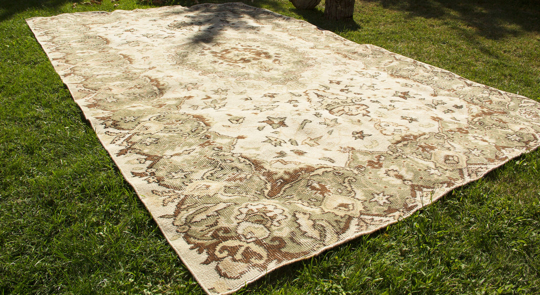 Vintage Handmade Unique Rug  5'6'' X 8'11''