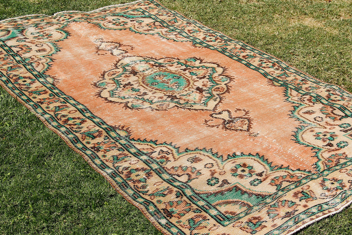 Vintage Handmade Unique Rug Natural 5'3'' X 8'7''