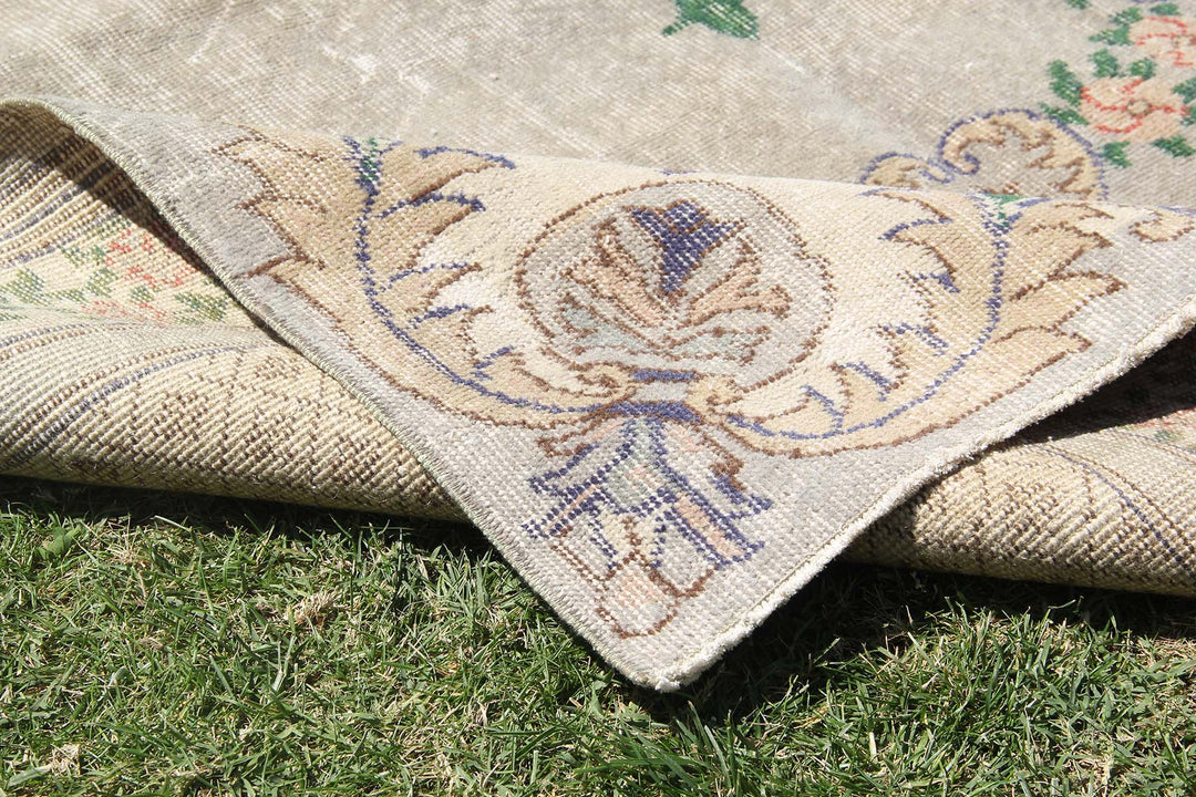 Vintage Handmade Unique Rug  5'5'' X 8'9''