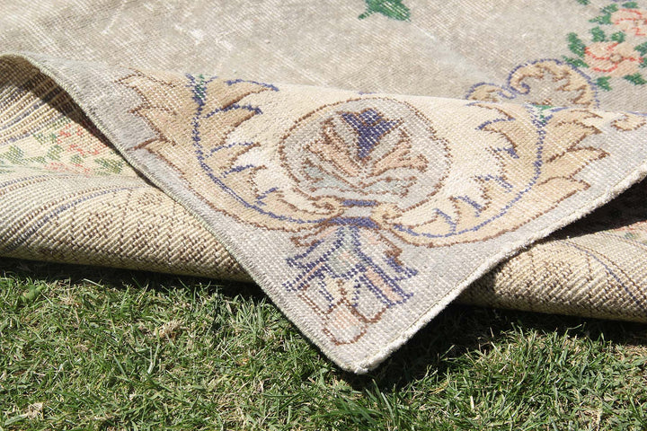 Vintage Handmade Unique Rug  5'5'' X 8'9''