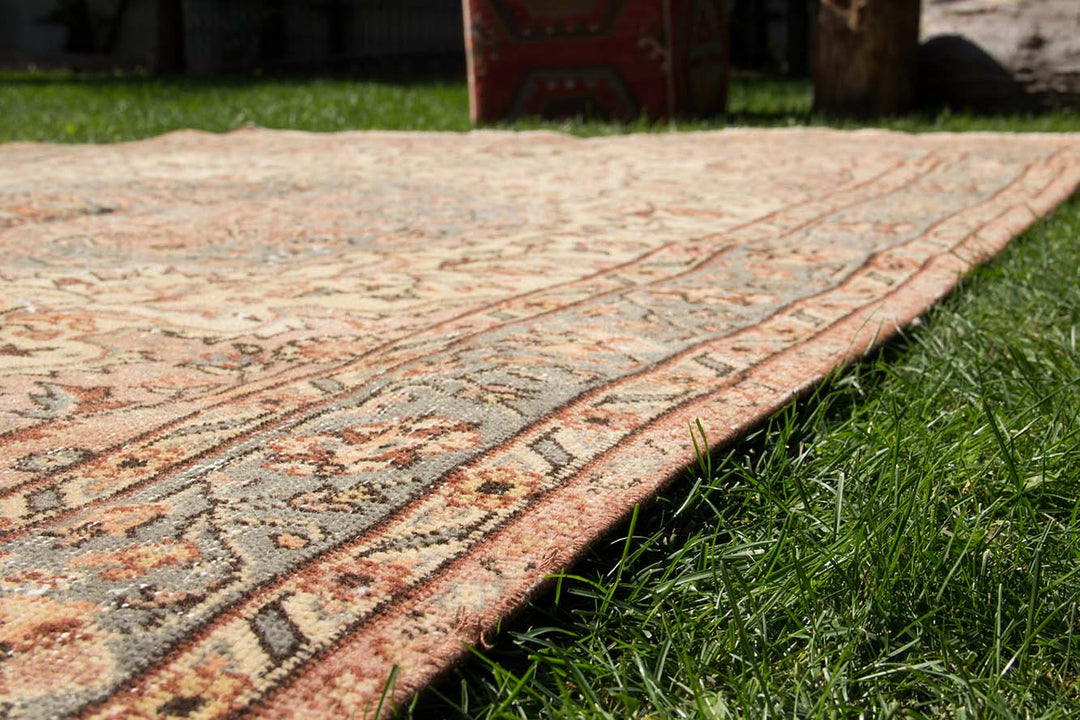 Vintage Handmade Unique Rug  5'2'' X 9'5''