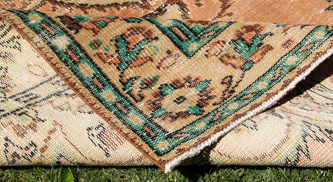 Vintage Handmade Unique Rug Natural 5'3'' X 8'7''