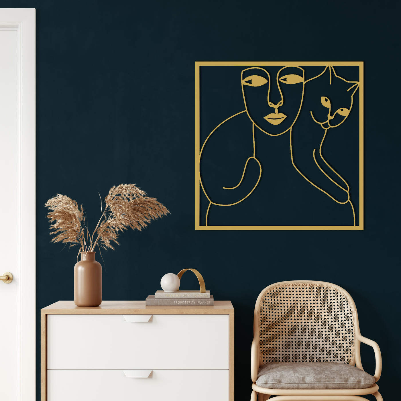 Frauen und Katze Wandkunst aus Metall